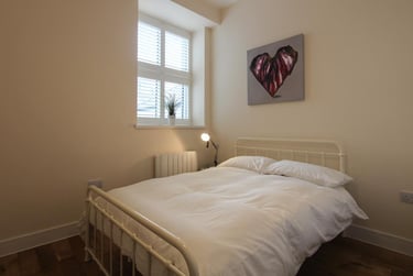 2 bed house, Howard Gardens, Adamstown, Cardiff, CF240EF - Image 11